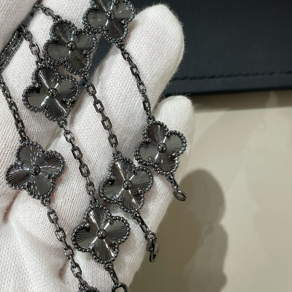 [⭐Corinne]CLOVER 5 MOTIF BLACK BRACELET