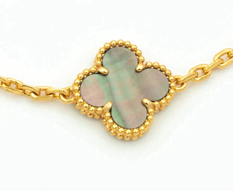 [⭐Corinne] CLOVER 5 MOTIF GRAY MOP BRACELET COLLECTION