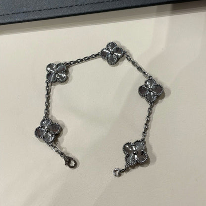 [⭐Corinne]CLOVER 5 MOTIF BLACK BRACELET