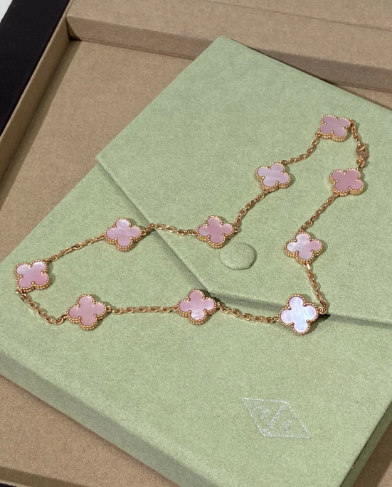[⭐Corinne Jewellery] Pink Necklace with Ten Clover Designs