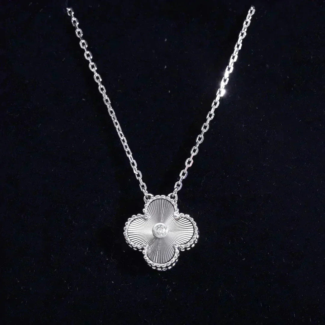 [⭐Corinne]CLOVER  15MM DIAMOND LASER NECKLACE SILVER