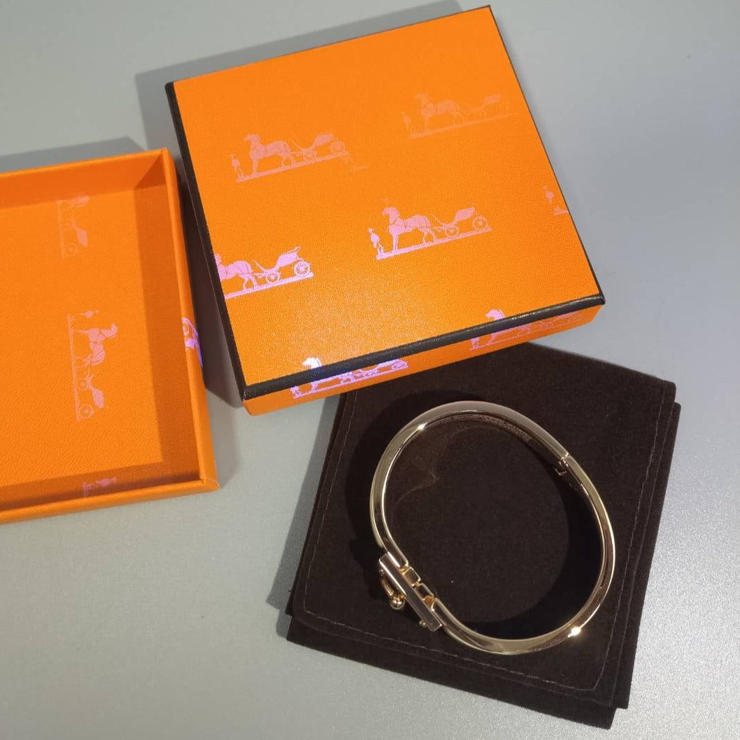 [⭐Corinne]H RED BRACELET