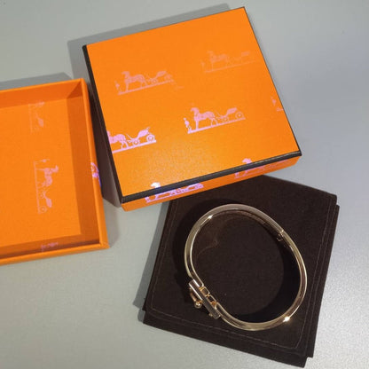 [⭐Corinne]H ROUGE BRACELET