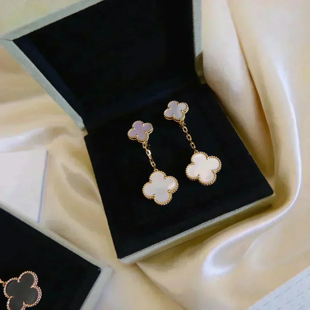 [⭐Corinne]CLOVER 2 MOTIF WHITE MOP EARRINGS