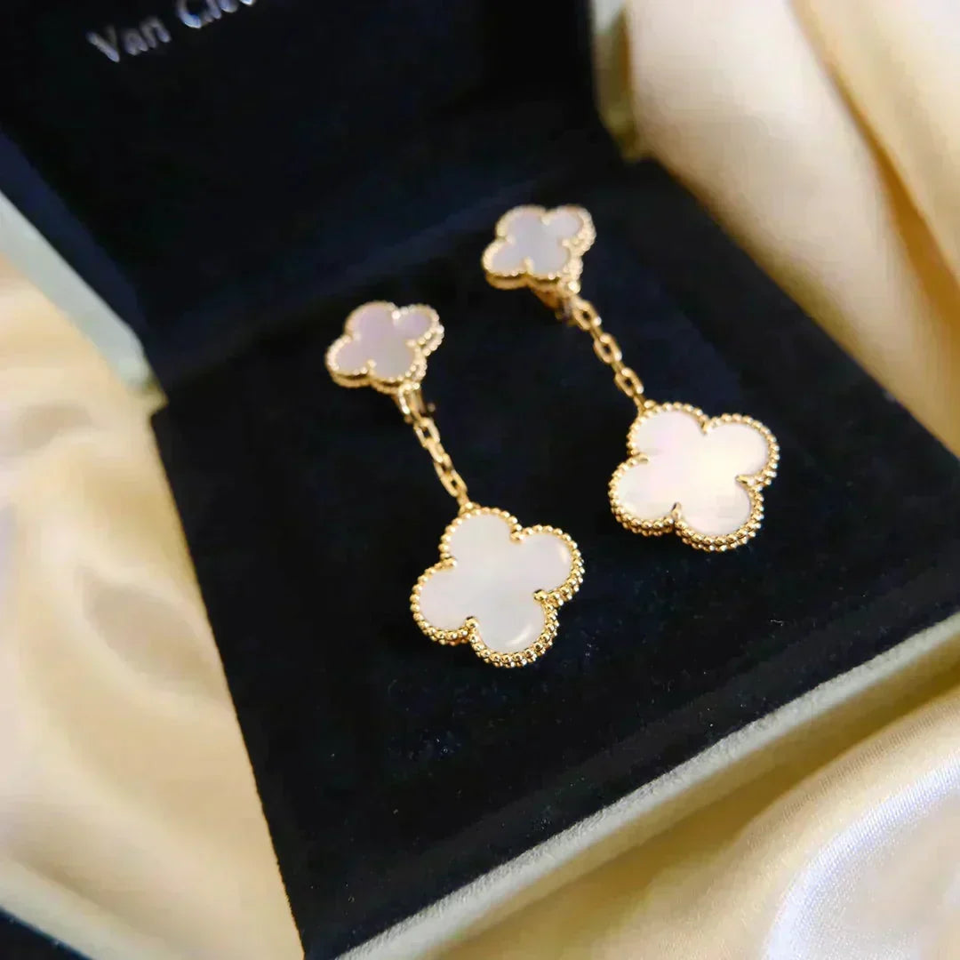 [⭐Corinne]CLOVER 2 MOTIF WHITE MOP EARRINGS