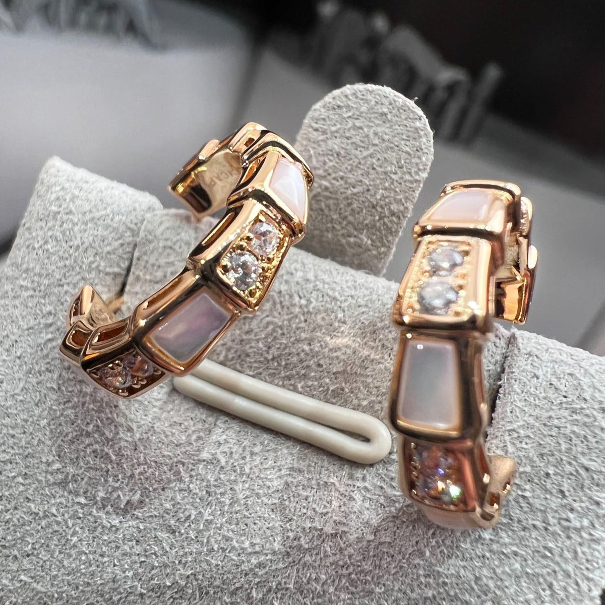 [⭐Corinne]SERPENTI MOP PINK GOLD EARRINGS