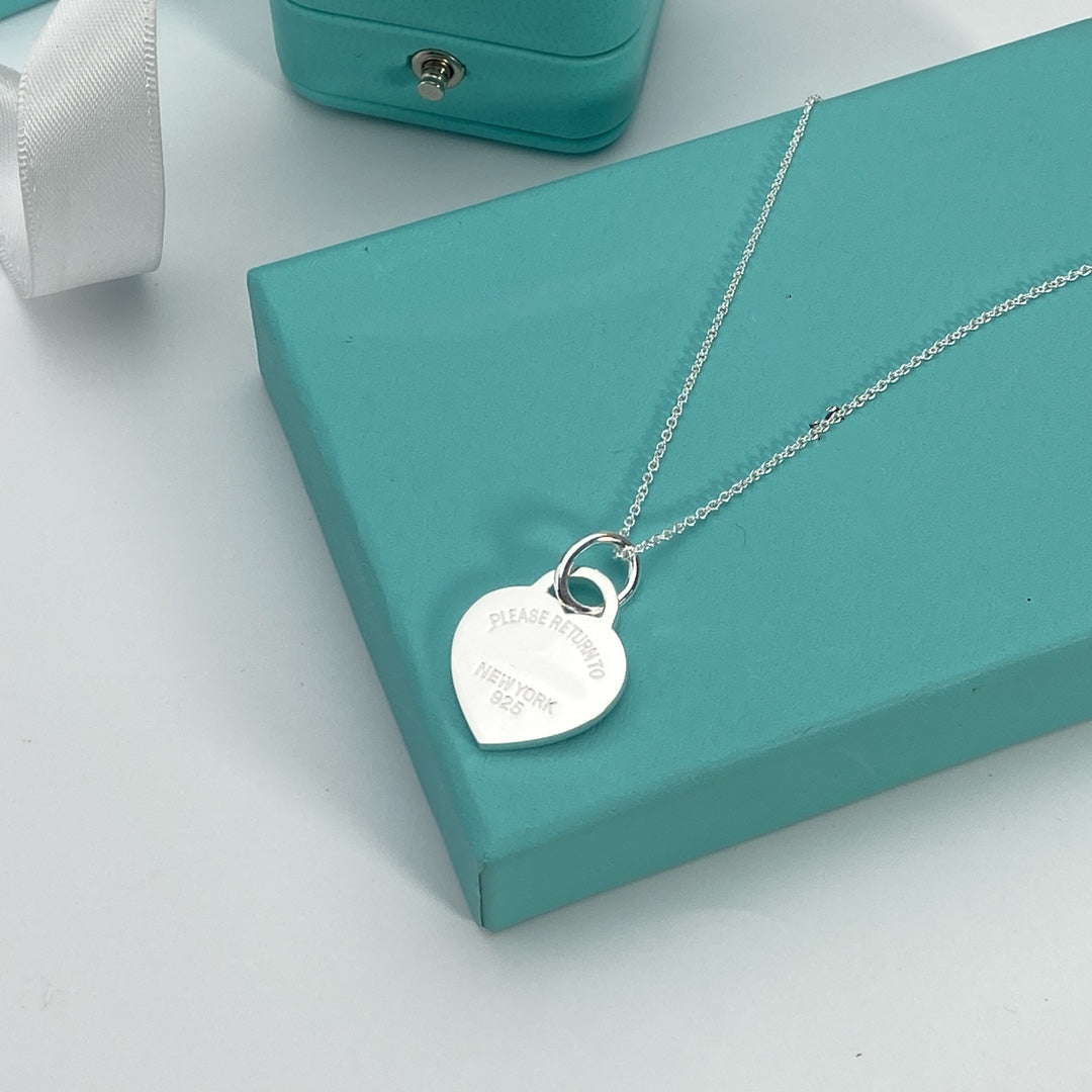 [Corinne]HEART PEDANT SILVER NECKLACE