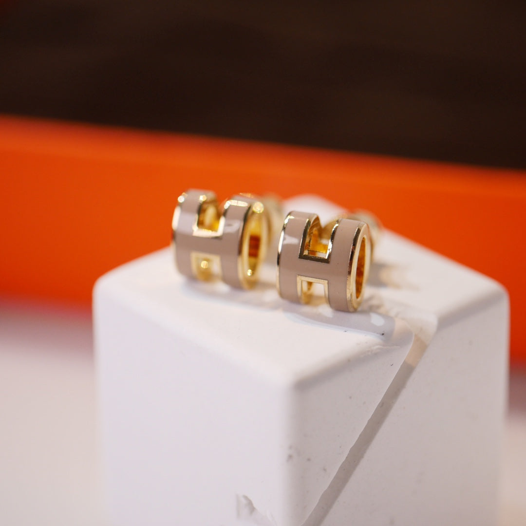 [⭐Corinne]MINI POP H GOLD EARRINGS GREY