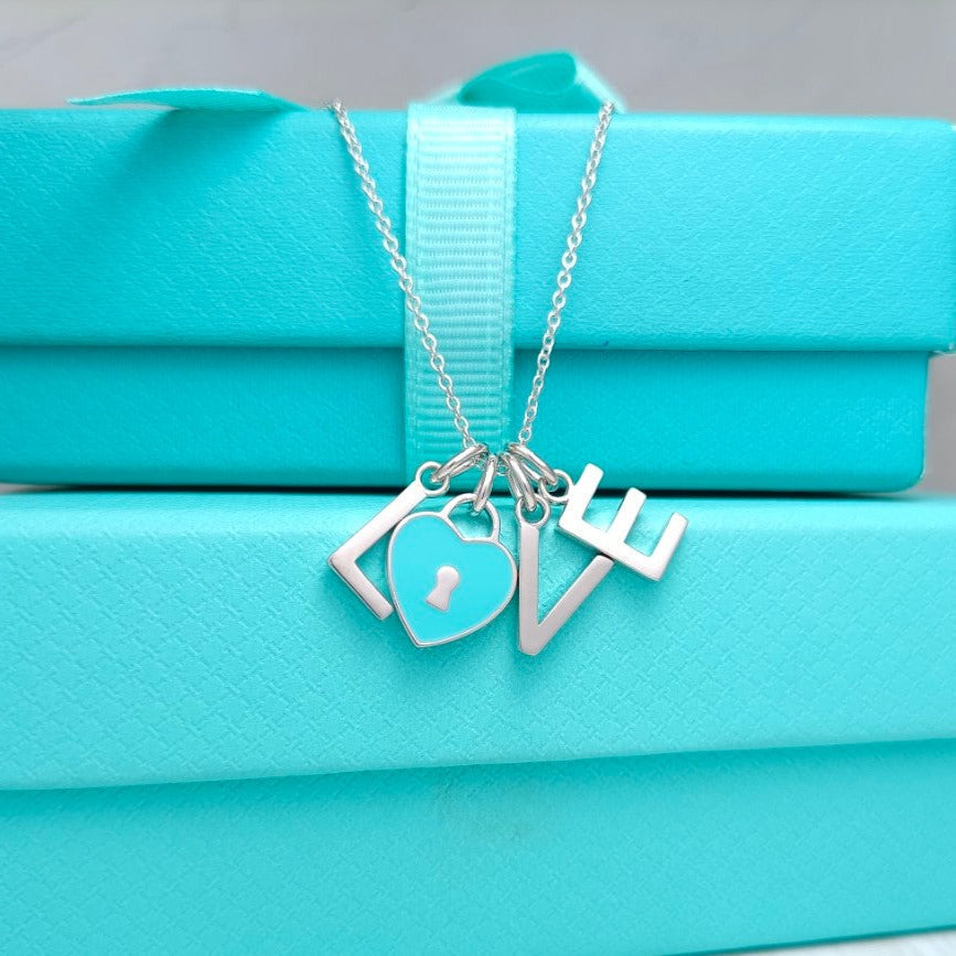 [Corinne]LOVE TEXT PEDANT NECKLACE