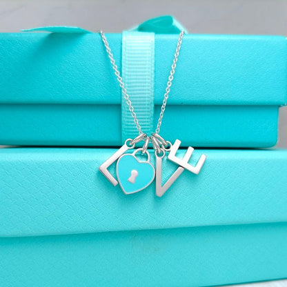 [Corinne]LOVE TEXT PEDANT NECKLACE