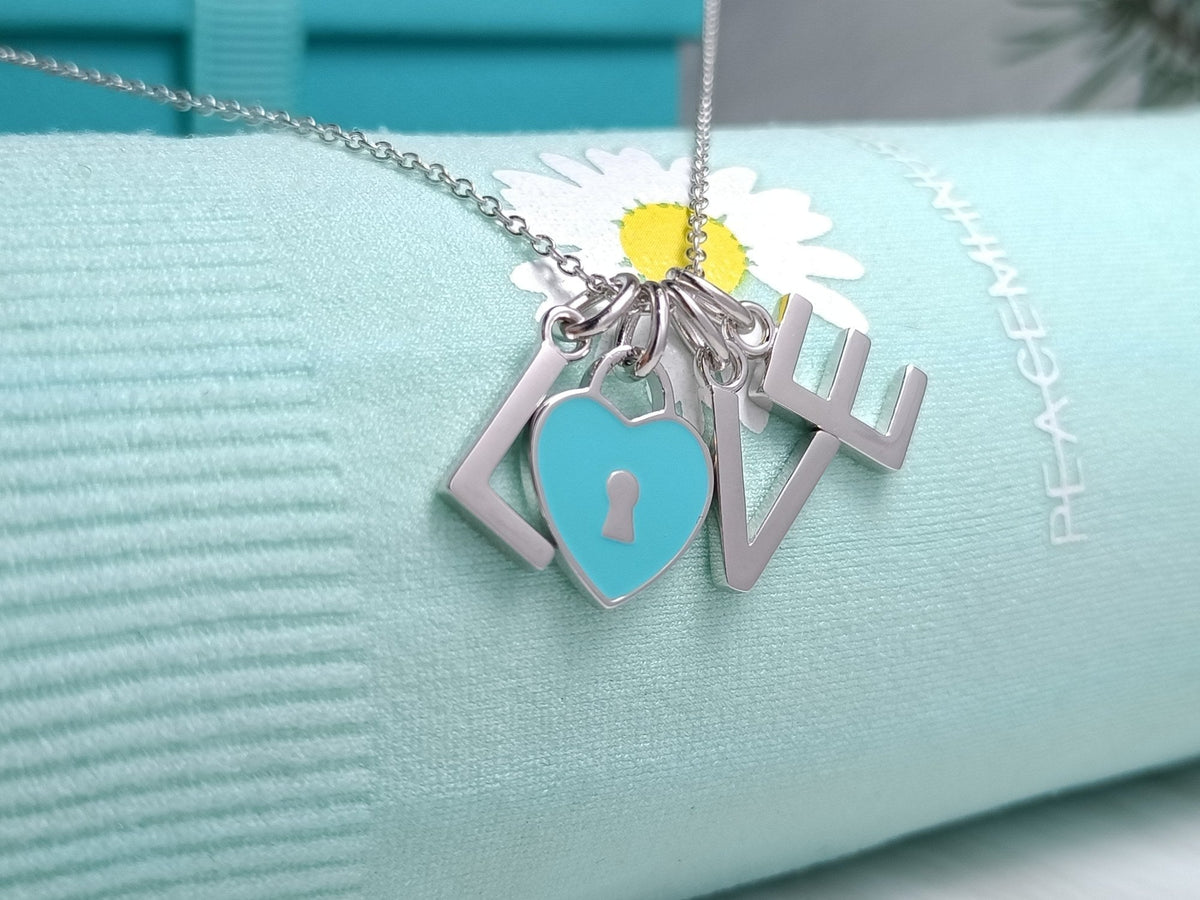 [Corinne]LOVE TEXT PEDANT NECKLACE