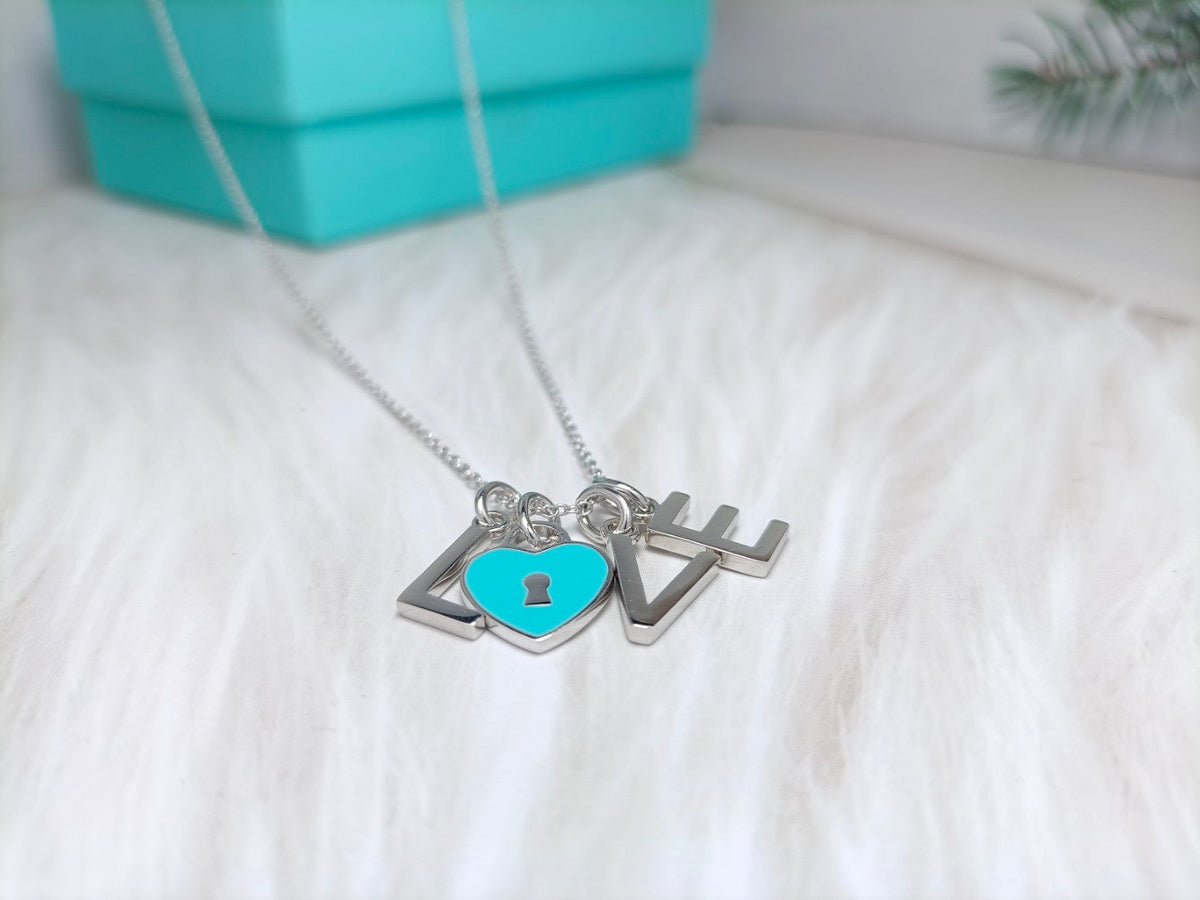 [Corinne]LOVE TEXT PEDANT NECKLACE