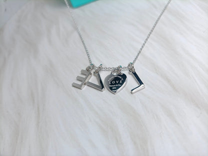 [Corinne]LOVE TEXT PEDANT NECKLACE