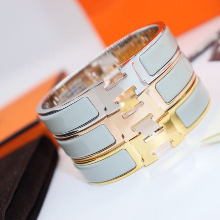 [⭐Corinne]H LIGHT BLUE BRACELET