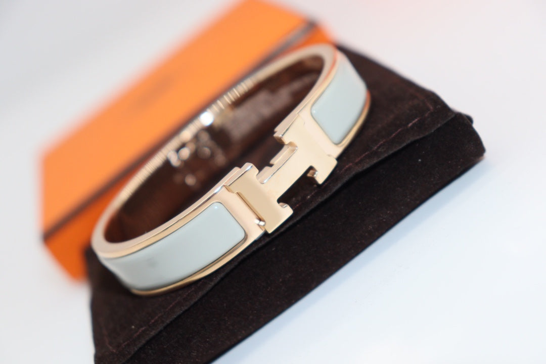 [⭐Corinne]H LIGHT BLUE BRACELET