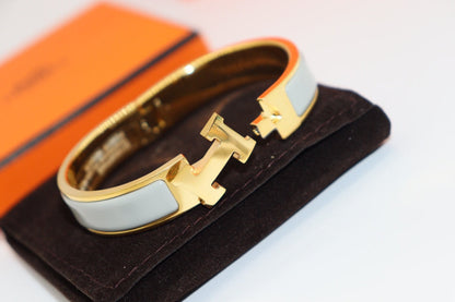 [⭐Corinne]H LIGHT BLUE BRACELET