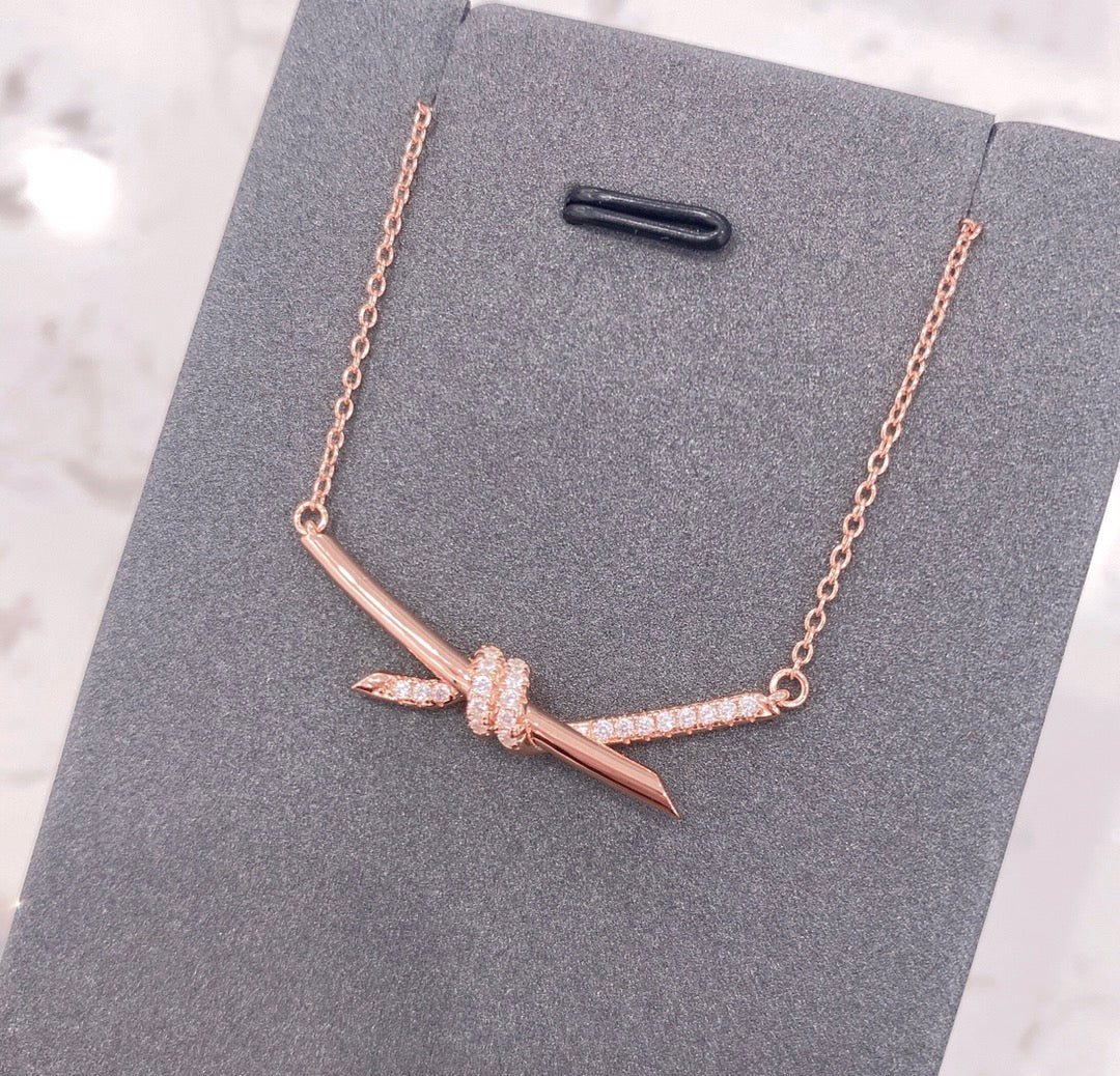 [Corinne]KNOT NECKLACE DIAMONDS