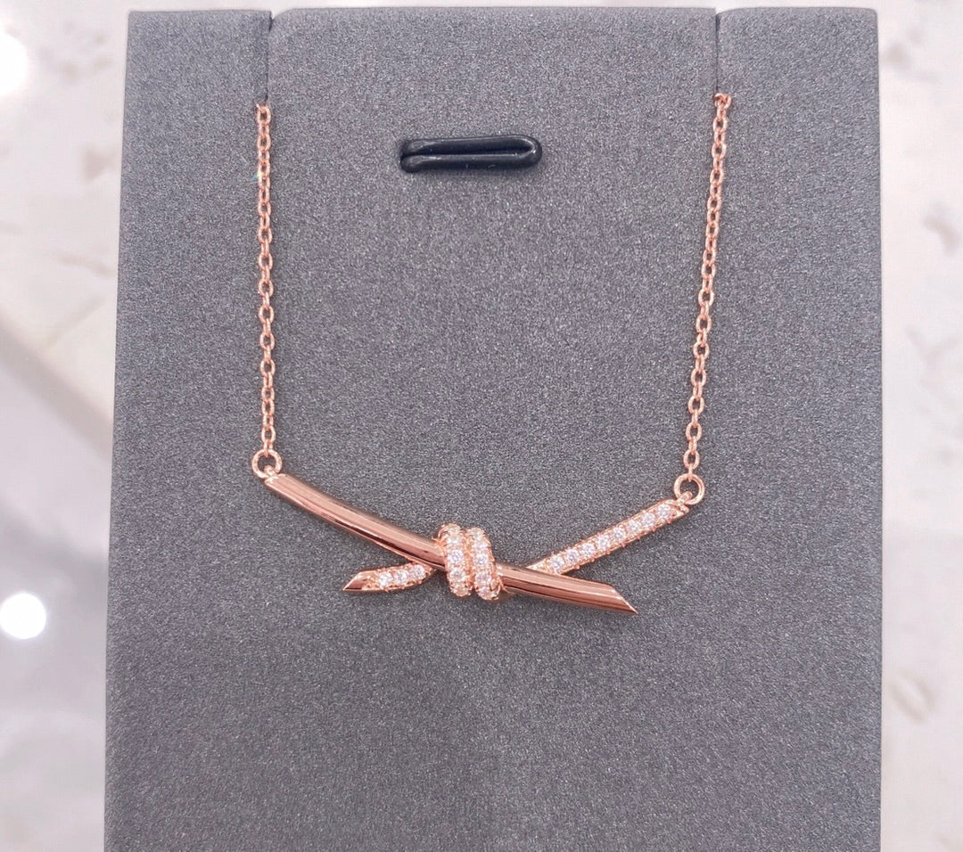 [Corinne]KNOT NECKLACE DIAMONDS