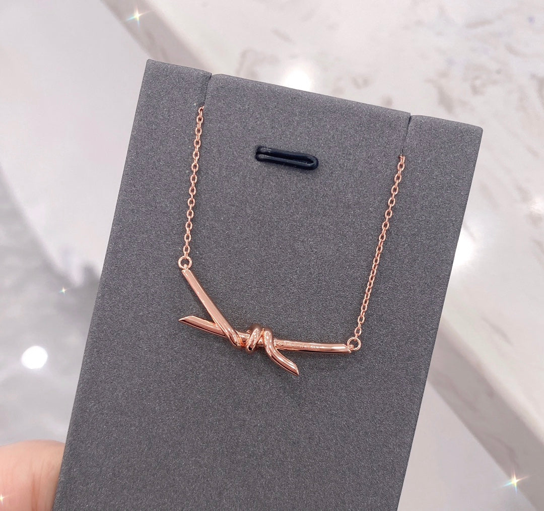 [Corinne]KNOT NECKLACE DIAMONDS