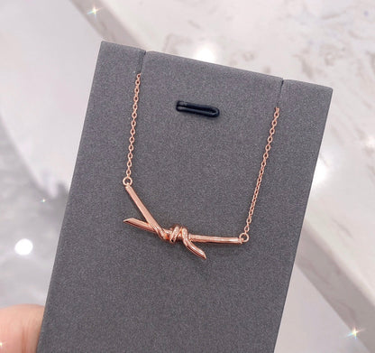 [Corinne]KNOT NECKLACE DIAMONDS