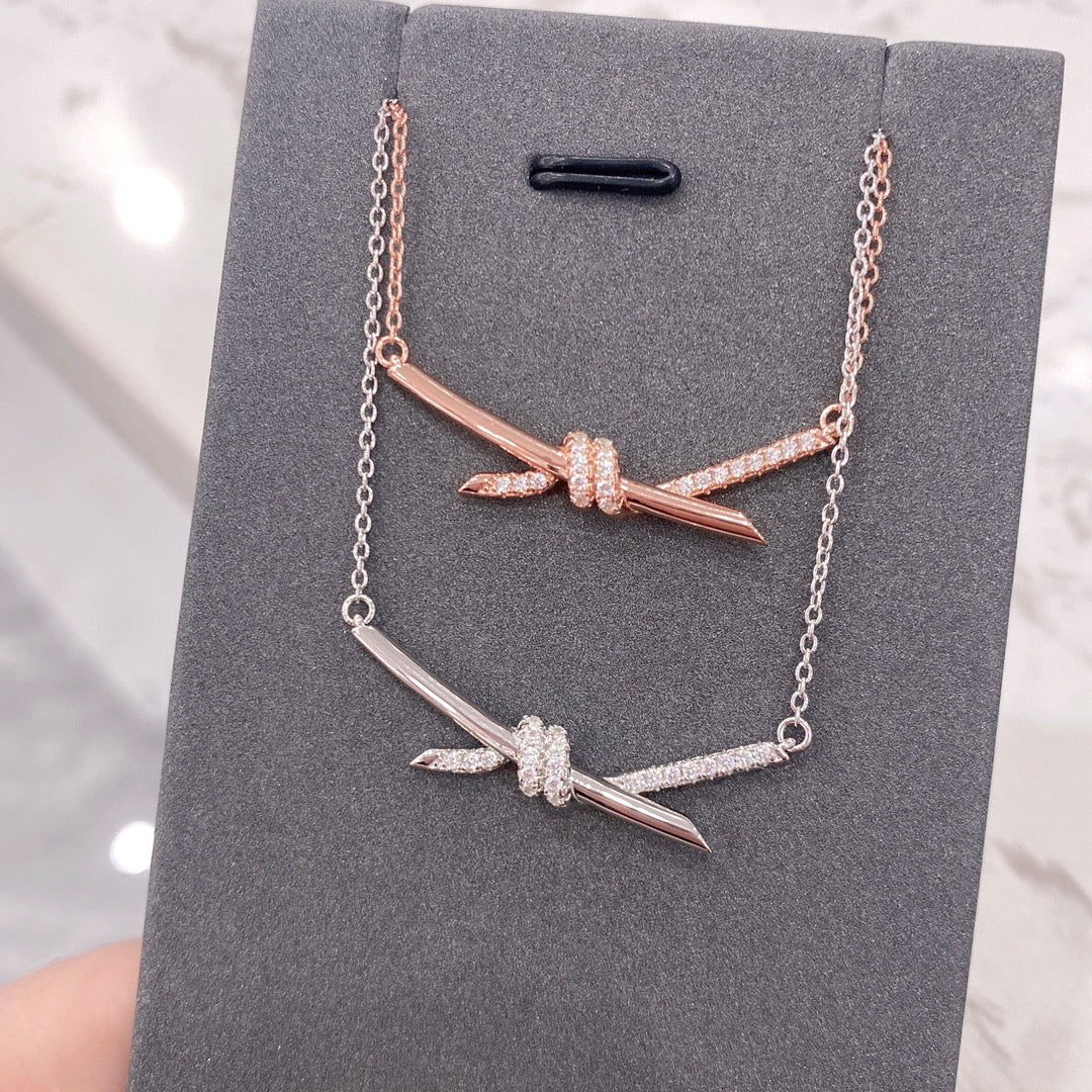 [Corinne]KNOT NECKLACE DIAMONDS