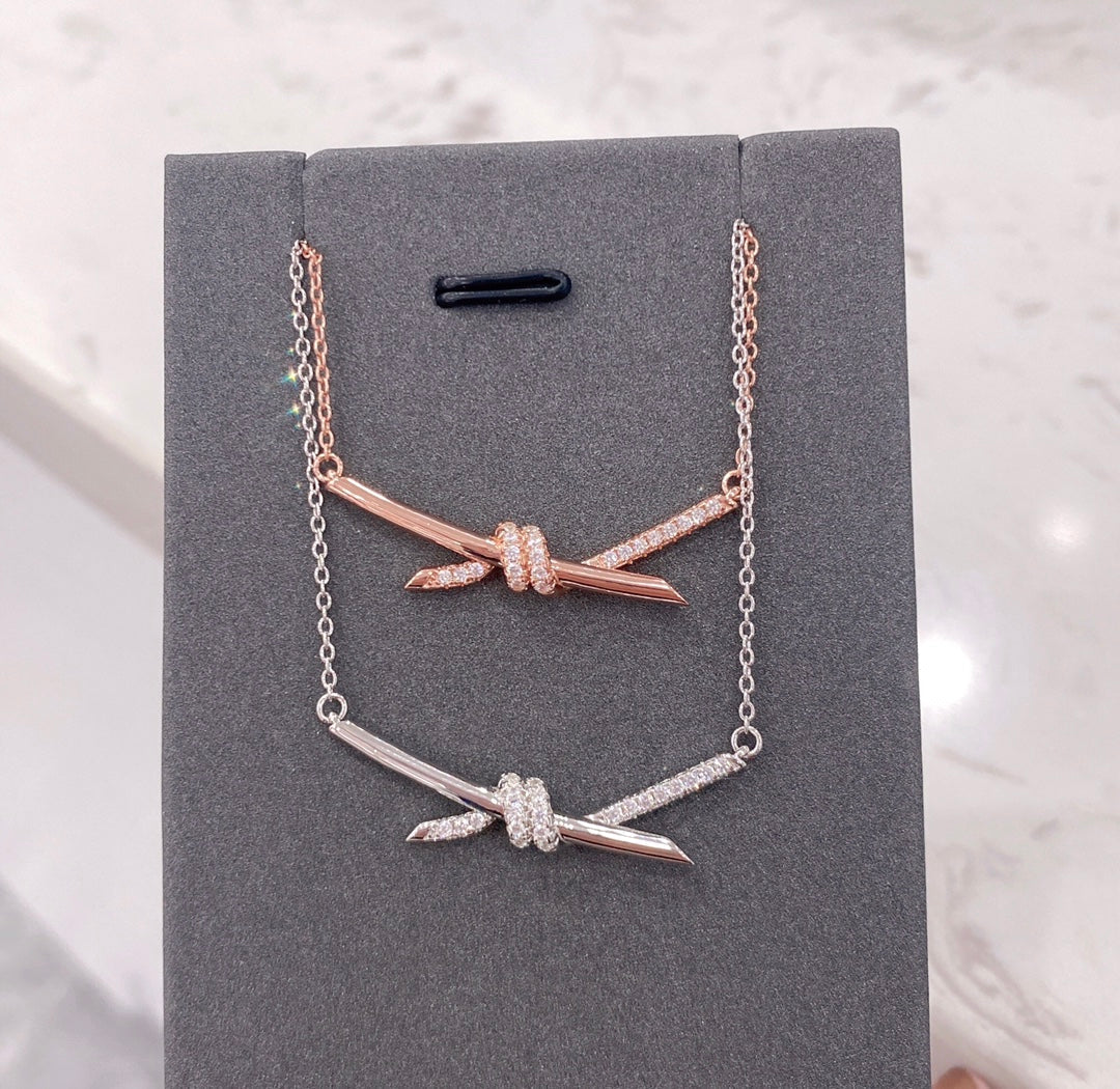 [Corinne]KNOT NECKLACE DIAMONDS