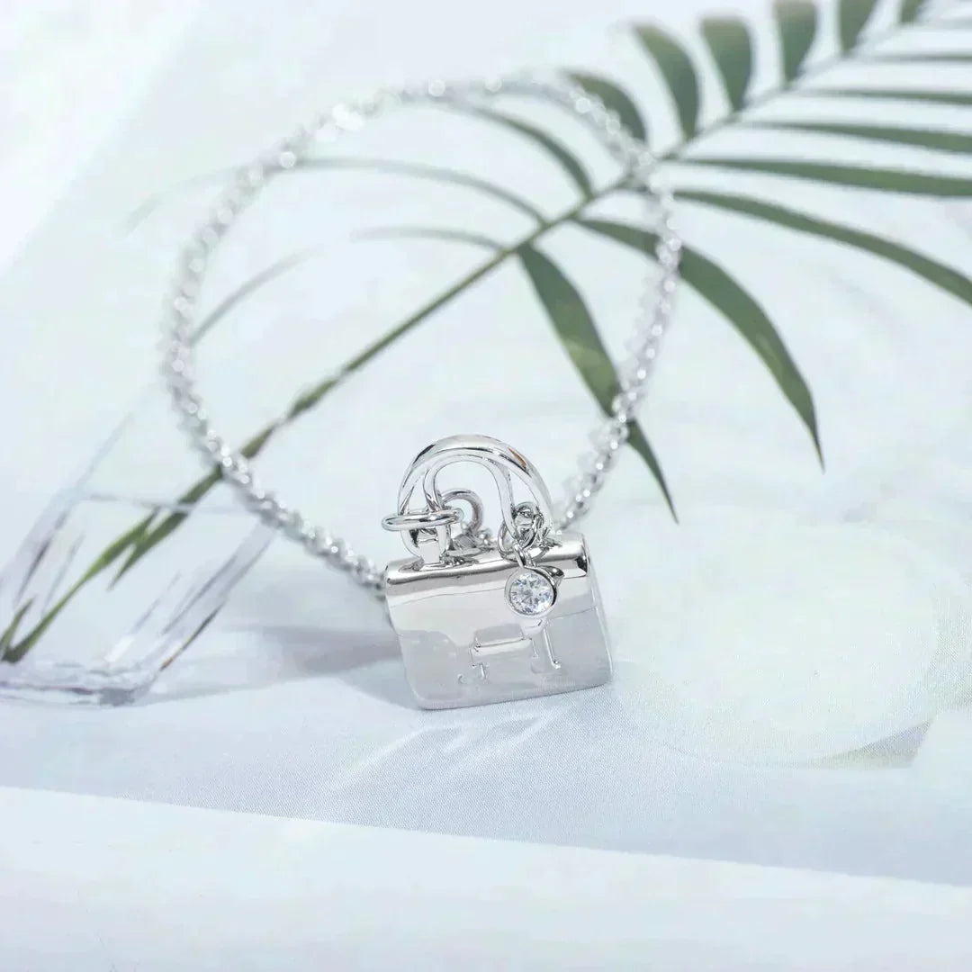 [⭐Corinne]AMULETTE PEDANT SILVER NECKLACE
