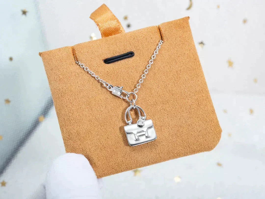 [⭐Corinne]AMULETTE PEDANT SILVER NECKLACE