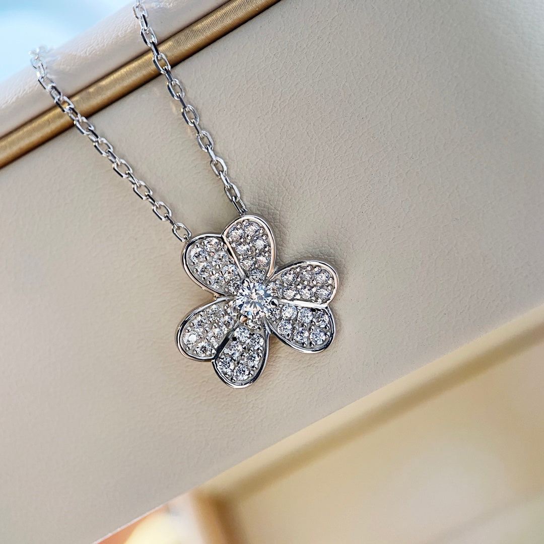 [⭐Corinne]CLOVER DIAMOND NECKLACE SILVER