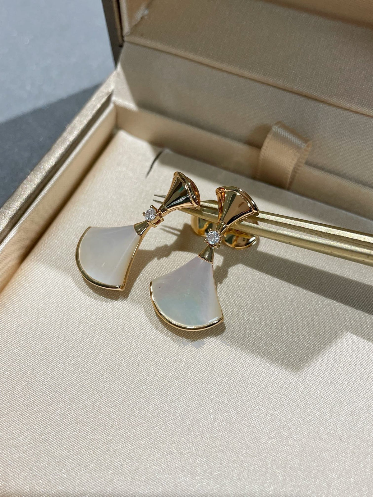 [⭐Corinne]DREAM MOP 1 DIAMOND EARRINGS
