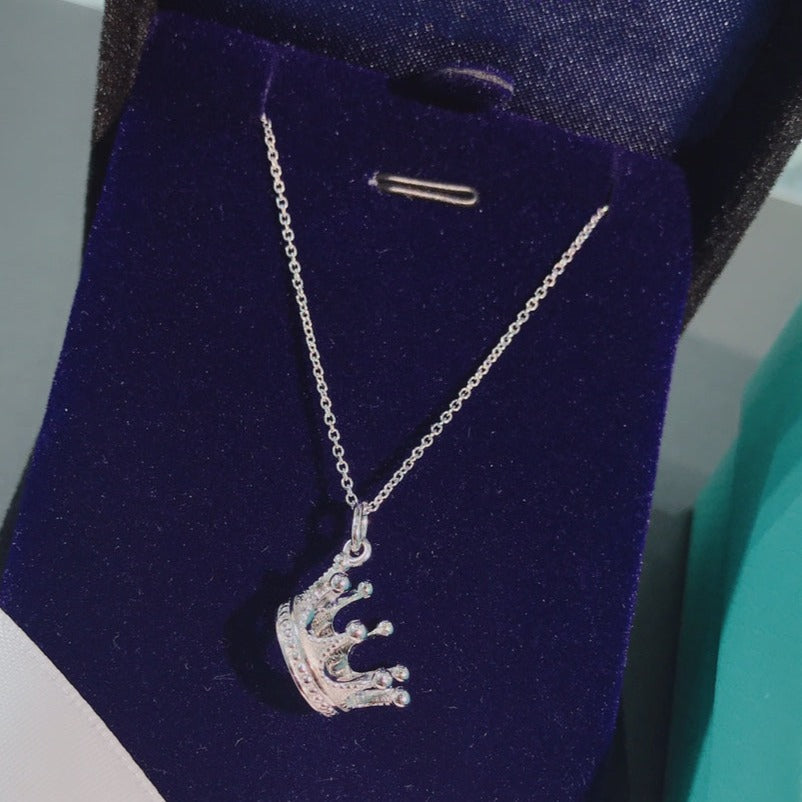 [Corinne]CROWN PEDANT NECKLACE