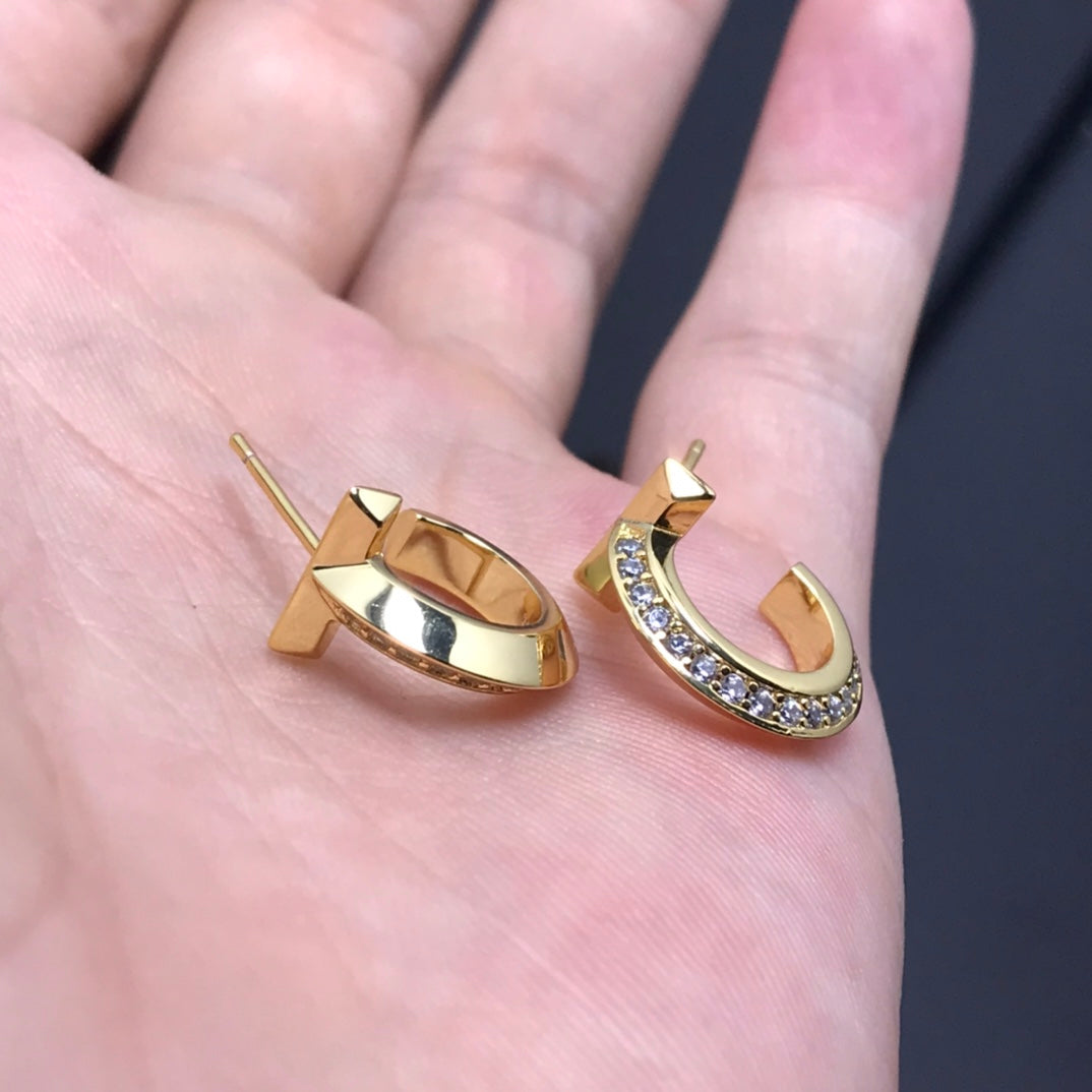 [Corinne]T HOOP DIAMOND EARRINGS