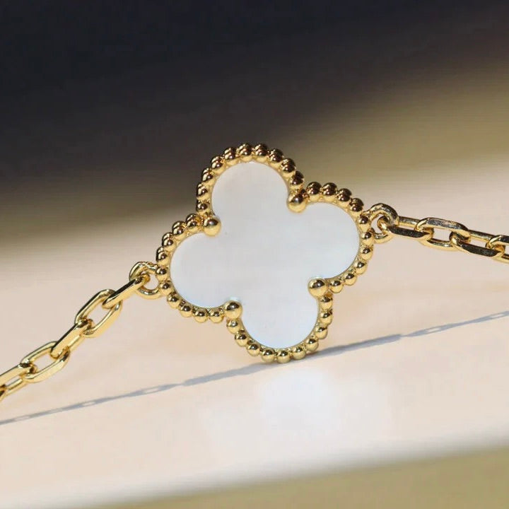 [⭐Corinne]CLOVER 20 MOTIFS WHITE MOP NECKLACE
