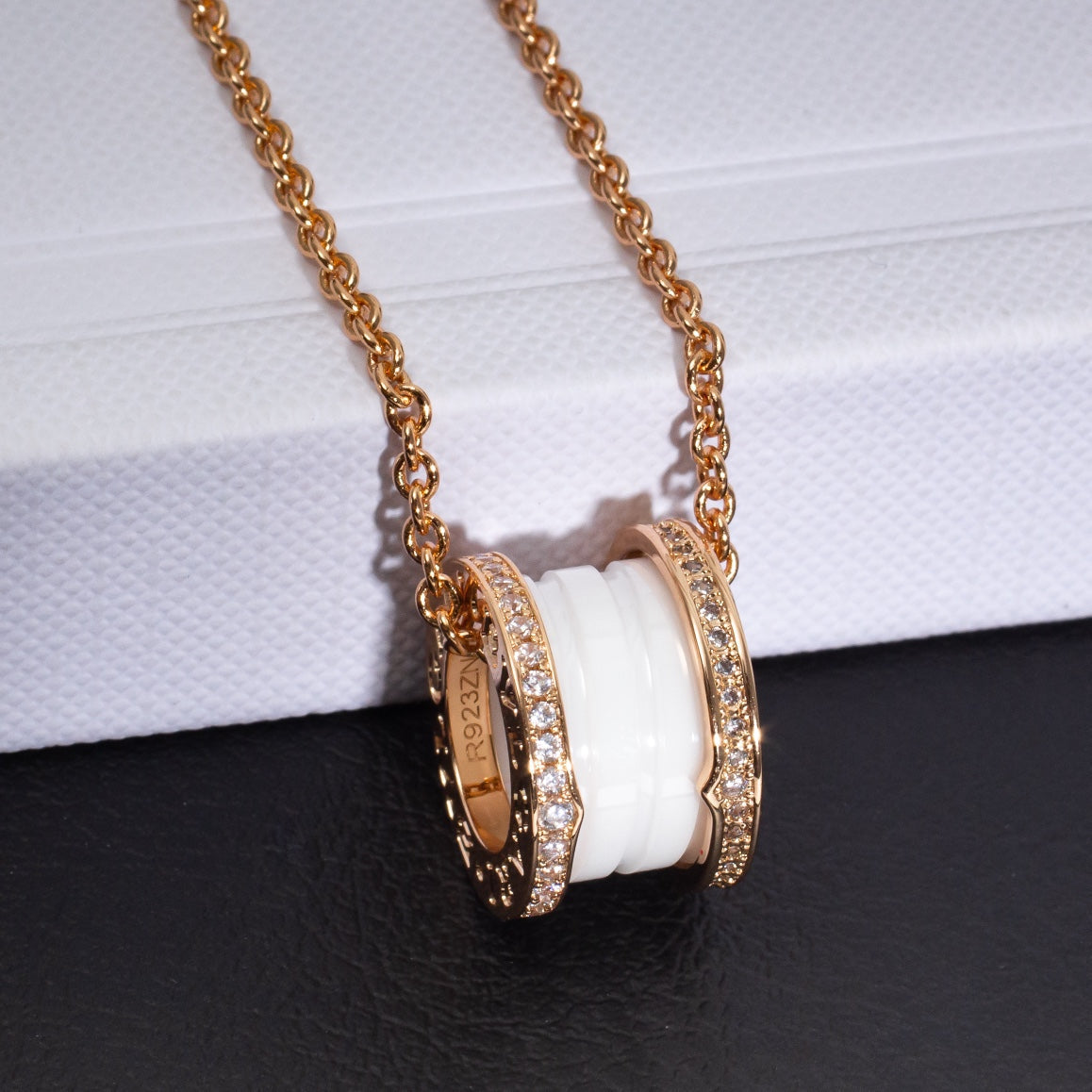 [⭐Corinne]ZERO 1 WHITE CERAMIC PINK GOLD DIAMOND NECKLACE