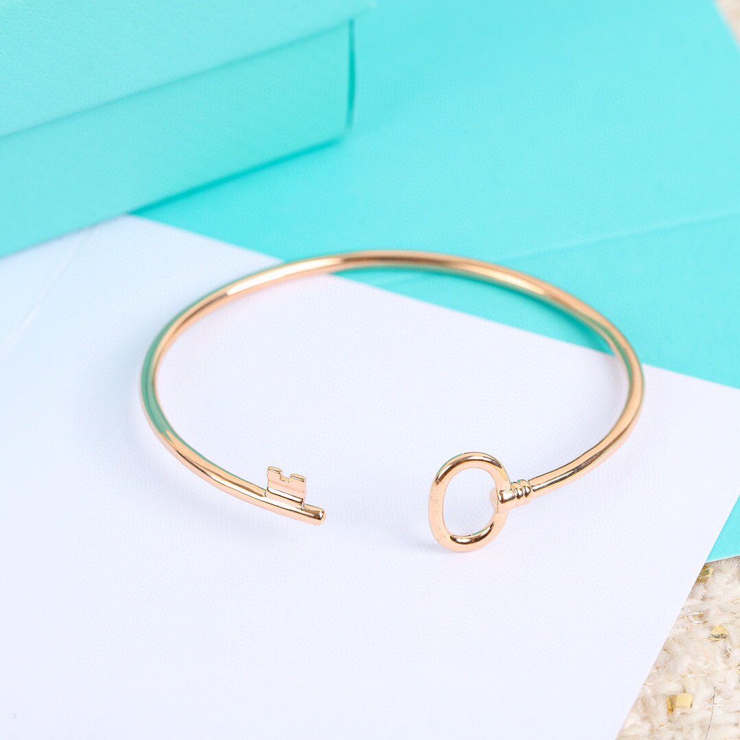 [Corinne]KEY WIRE OVAL BRACELET