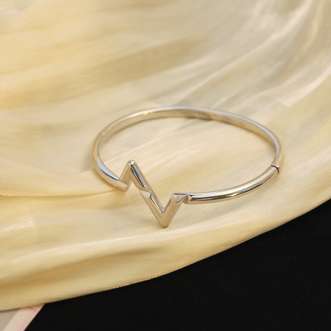 [⭐Corinne]VOLTE UPSITE DOWN BRACELET