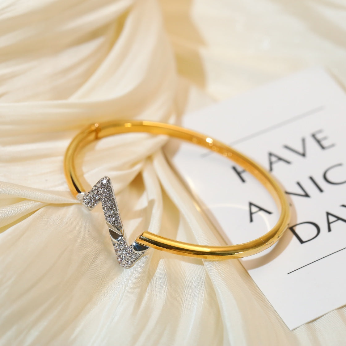 [⭐Corinne]VOLTE UPSITE DOWN GOLD DIAMOND BRACELET