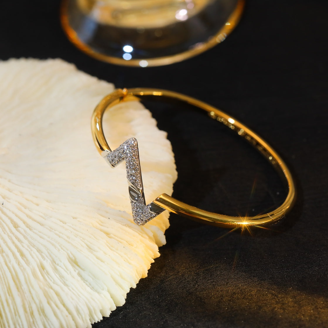 [⭐Corinne]VOLTE UPSITE DOWN GOLD DIAMOND BRACELET