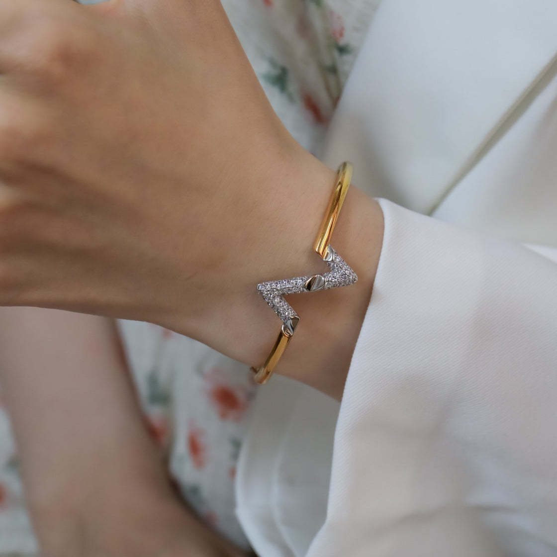 [⭐Corinne]VOLTE UPSITE DOWN GOLD DIAMOND BRACELET