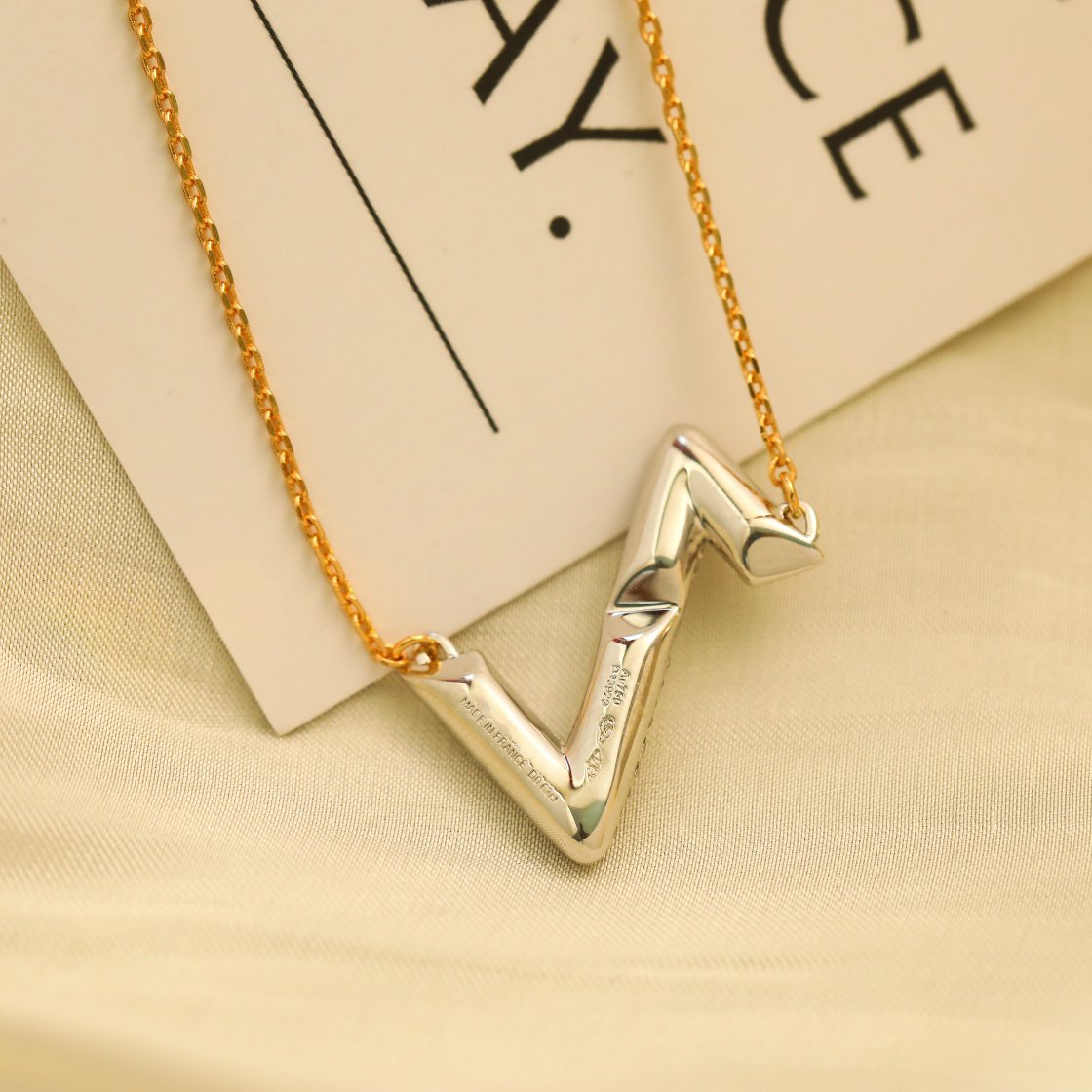 [⭐Corinne]VOLT SILVER DIAMOND PEDANT NECKLACE