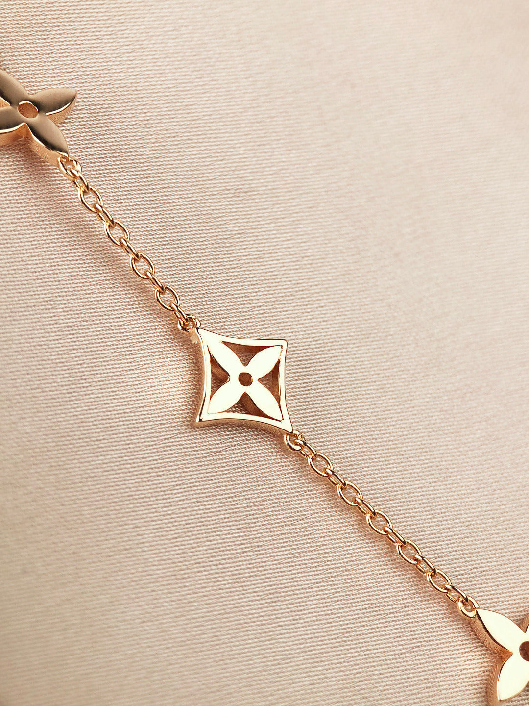 [⭐Corinne]STAR AND SUN 7 MOTIFS GOLD BRACELET