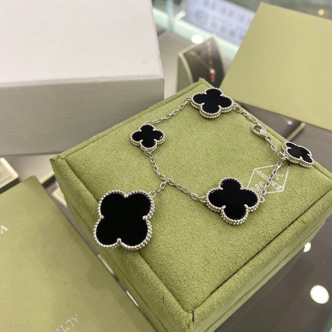 [⭐Corinne]CLOVER 5 MOTIFS SIVLER ONYX BRACELET