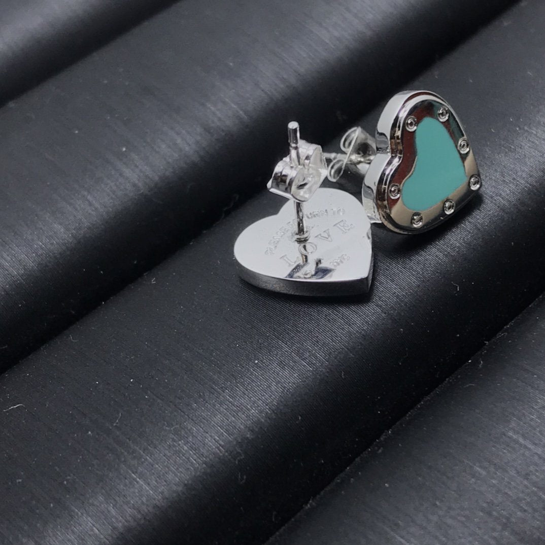 [Corinne]HEART STUD SILVER EARRINGS