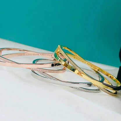 [Corinne]NARROW HINGED BANGLEIN WITH DIAMONDS SMALL