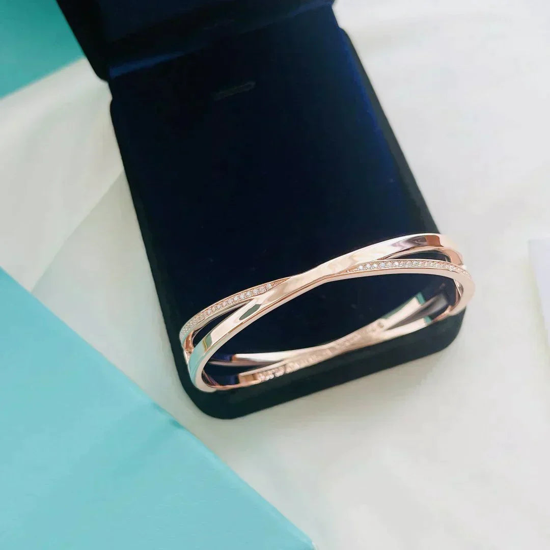 [Corinne]NARROW HINGED BANGLEIN WITH DIAMONDS SMALL