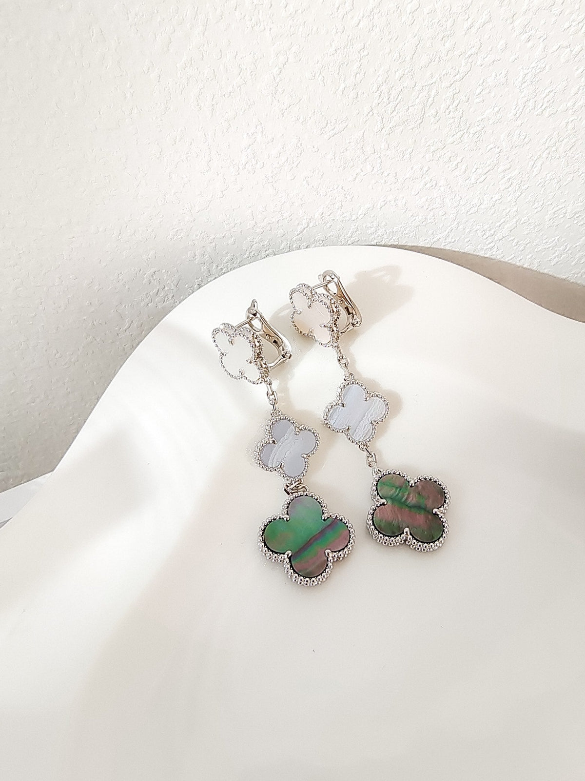 [⭐Corinne]CLOVER 3 MOTIFS CHALCEDONY DARK MOP SILVER EARRINGS