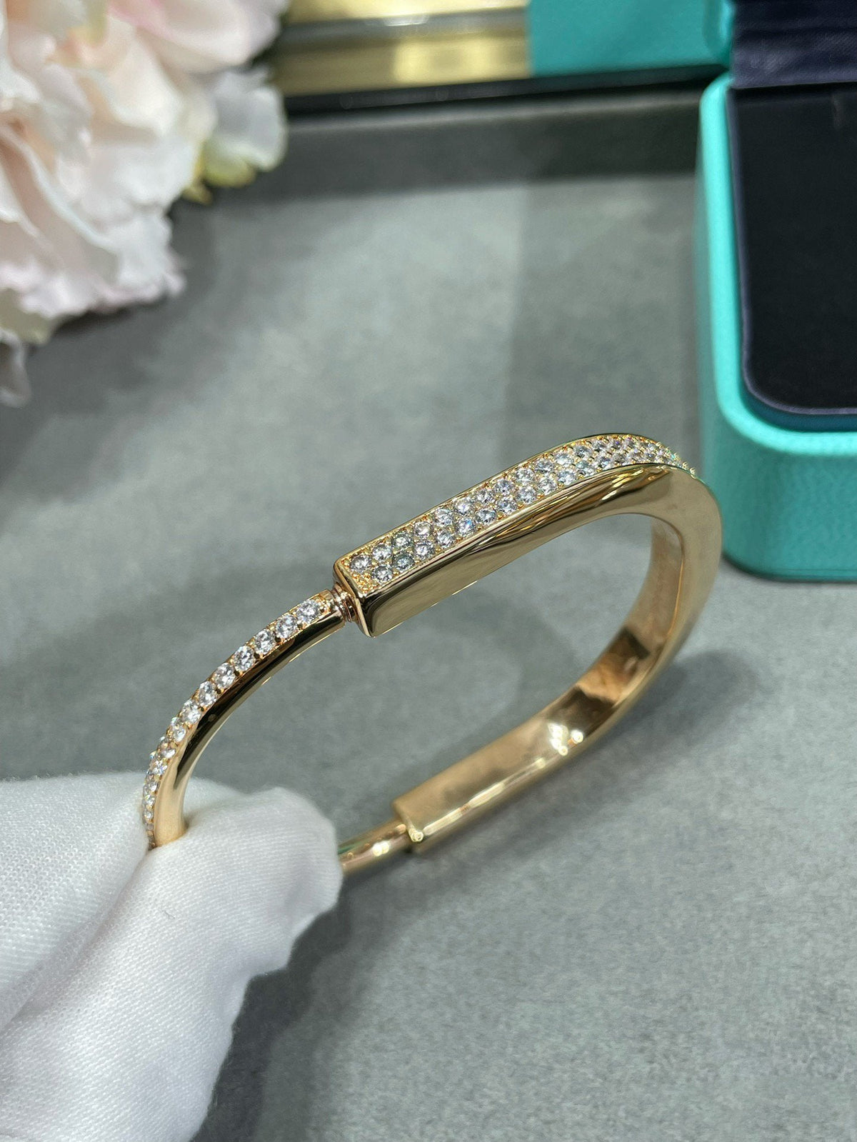 [Corinne]LOCK BRACELET DIAMOND PAVED