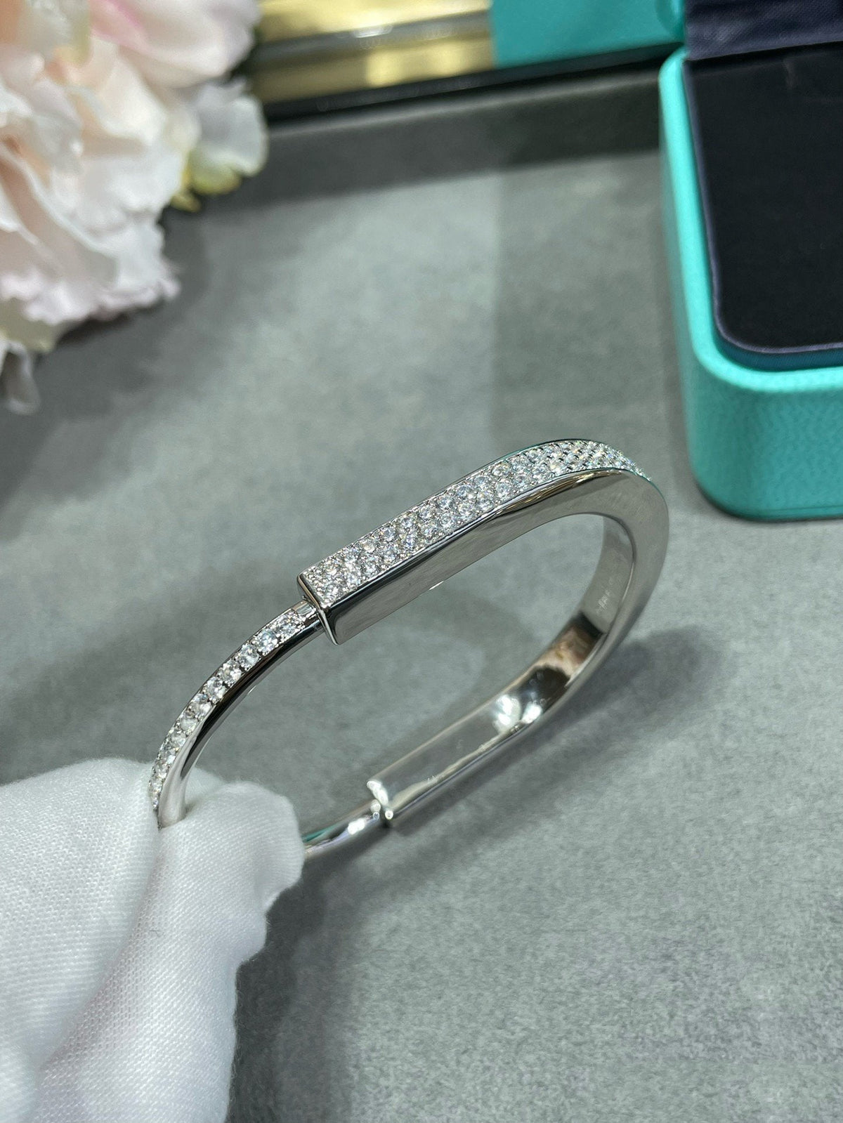 [Corinne]LOCK BRACELET DIAMOND PAVED