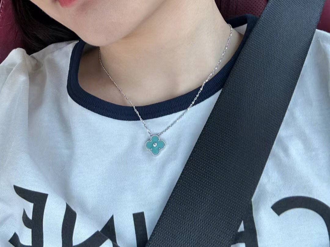 [⭐Corinne]CLOVER 1 DIAMOND LIGHT BLUE SILVER NECKLACE