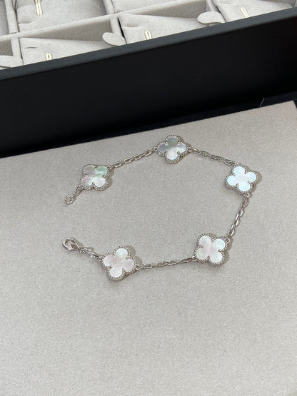 [⭐Corinne]CLOVER WHITE PEARL MOP 5 MOTIF BRACELET COLLECTION